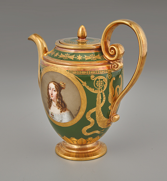 Teapot and cover (théière Asselin) with portraits of Anne of Austria (1601-1666) and Christina of Sweden (1626-1689) Slider Image 3